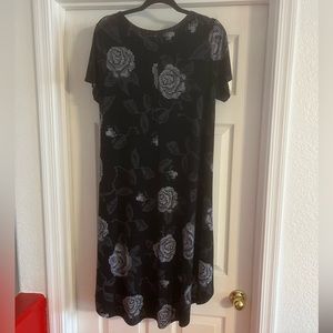 Medium Lularoe Carly